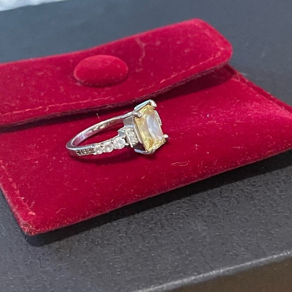 925 Sterling Silver Cubic Zirconia and Citrine Ring - Picture 2 of 5